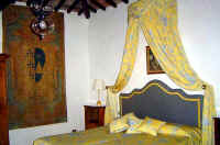 le_barone_bed_room.jpg (45390 bytes)