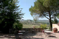 Bed and Breakfast rooms int a Tuscan villa